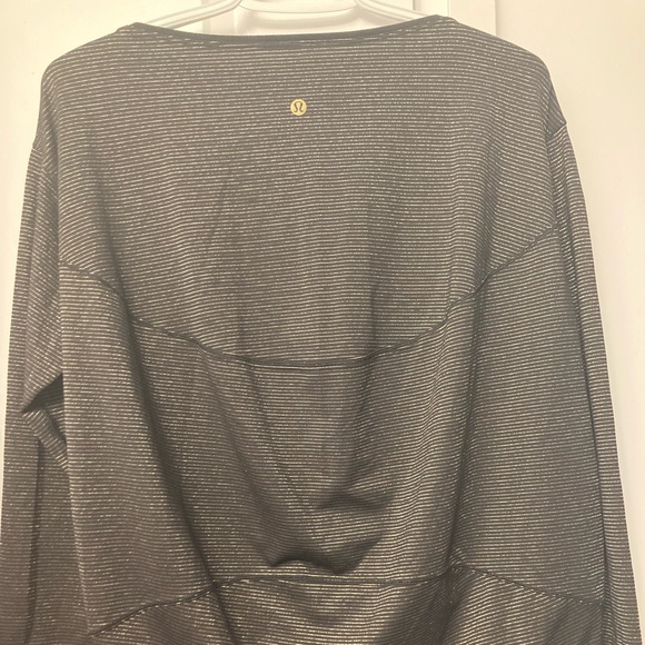 Lululemon back in action long sleeve *shine - Picture 1 of 3